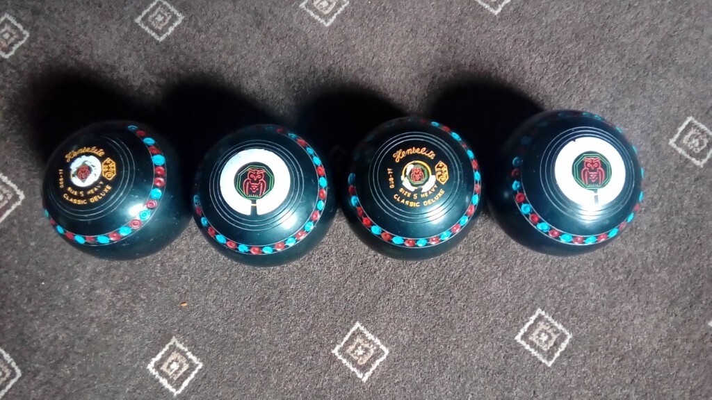 Set of 4 Henselite lawn bowls, size 5 heavy, with Taylor carry bag
