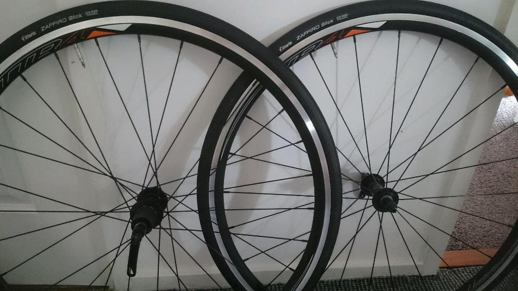 Felt ttr4 road bike wheels, shimano 9/10/11 speed hub, with vittoria