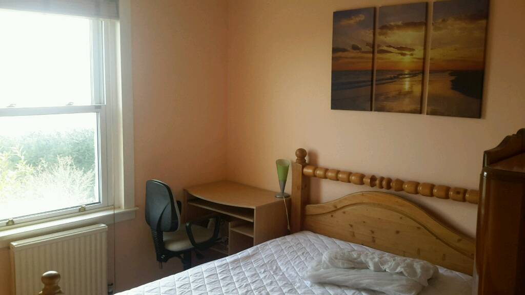 Flatmate wanted, room share, board, double bedroom to let