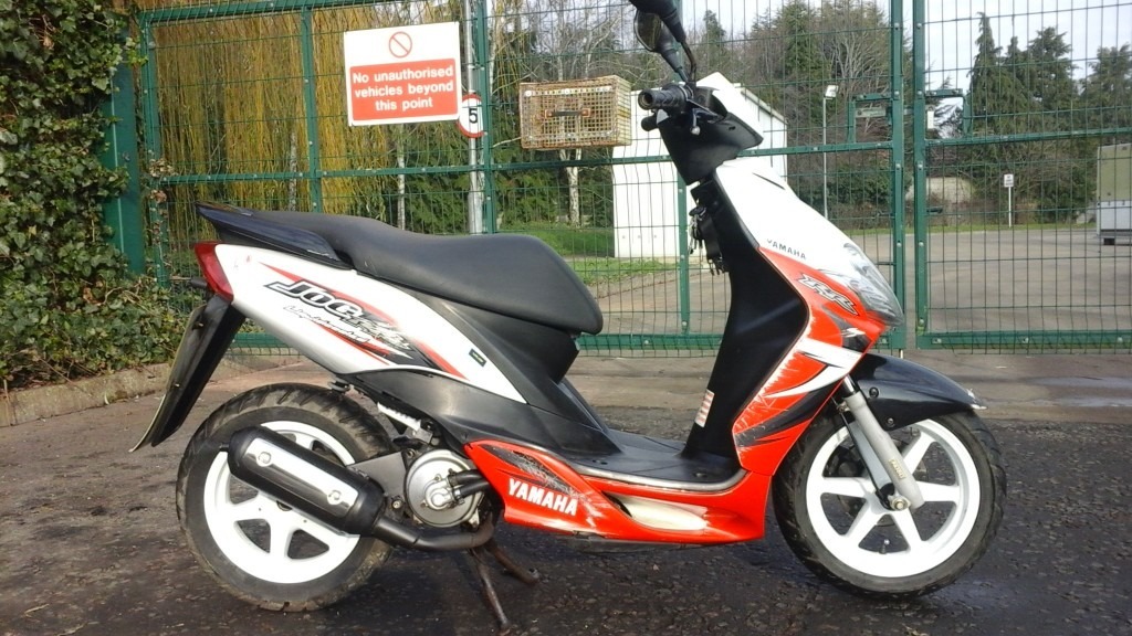 Yamaha jog rr, 50cc liquid cooled. 2009, 5k miles..... MOT until