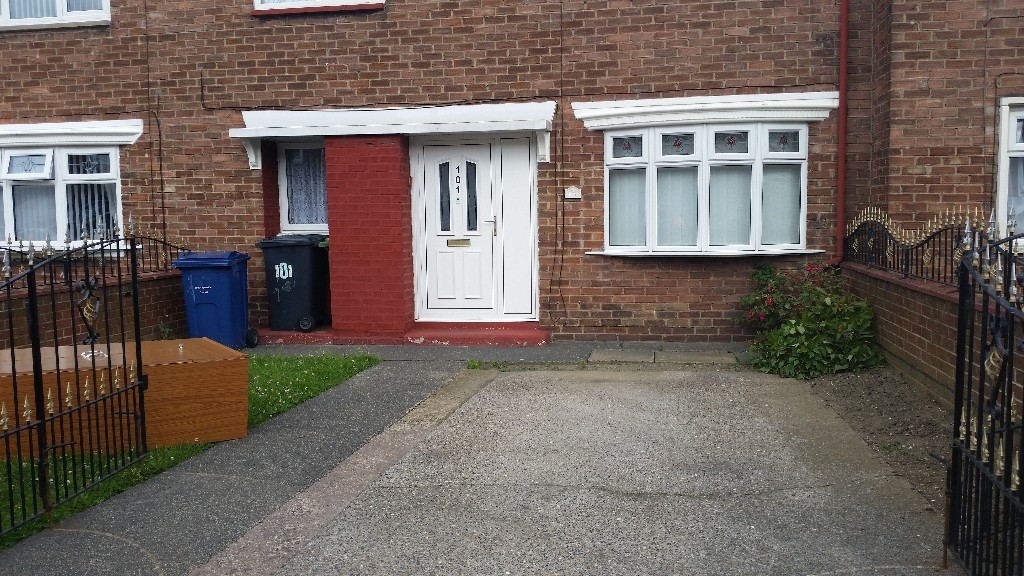 Immaculate 3 bed house with garden, South Shields, Whiteleas, No bond
