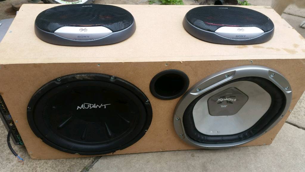 2x1000w subs 1000w amp 6x9s box and amp leads in Dewsbury, West