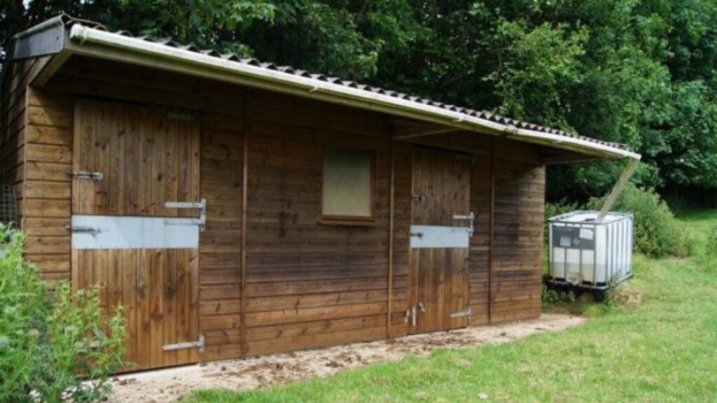 3 bed barn conversion detached, 1.77 acres, stables. with