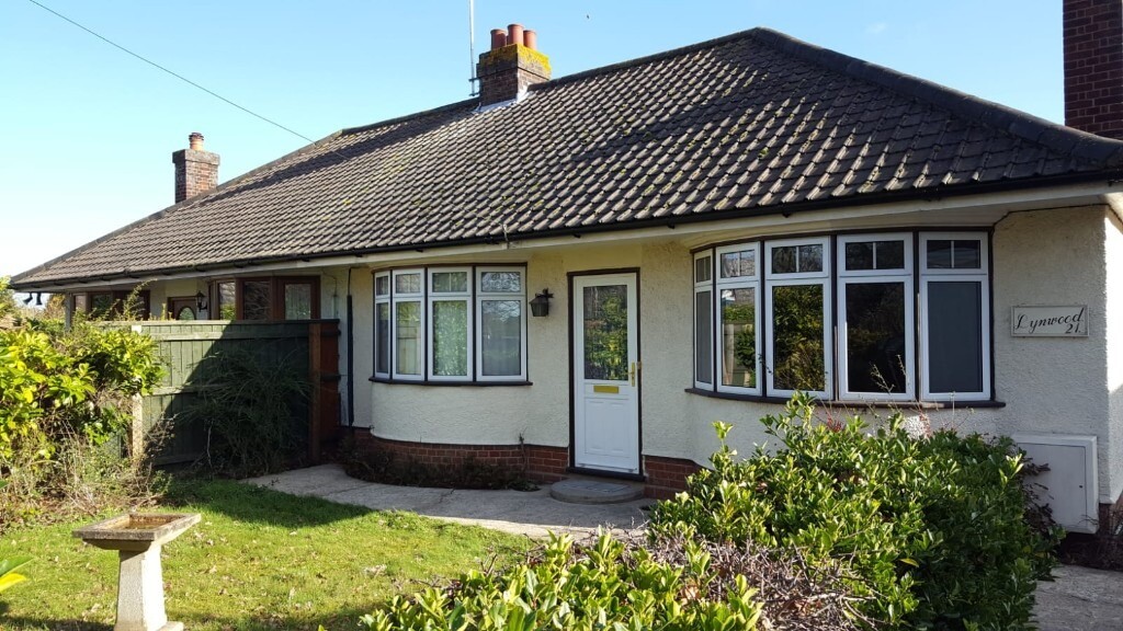 Lovely 3 bed bungalow to rent overlooking Rushmere Heath in Rushmere