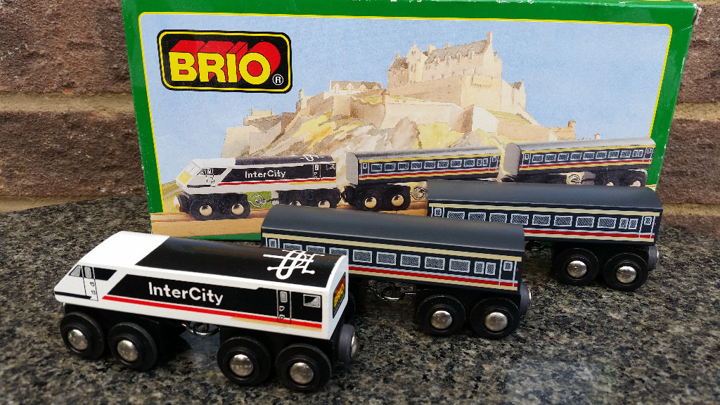 Brio Intercity train (engine and two carriages) boxed set 