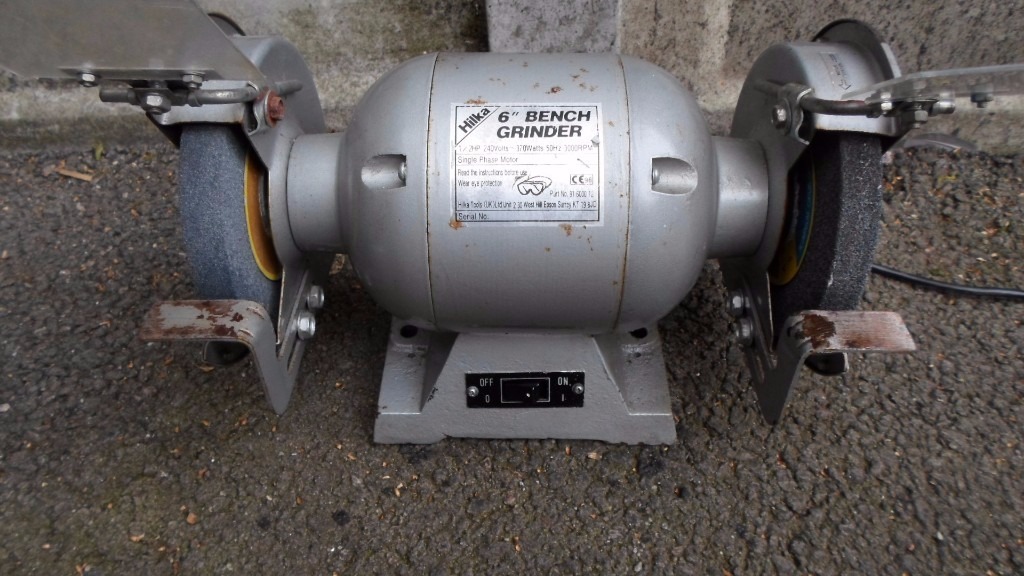 Hilka bench grinder 6" 1/2 hp 370 Watts 3000 rpm in Basildon