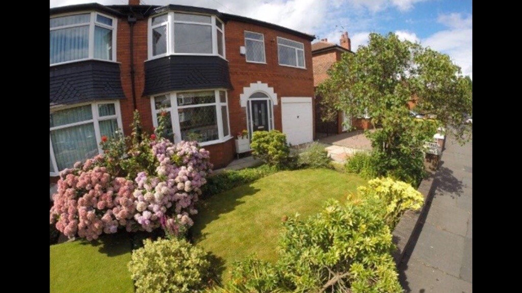 Conveniently located with great connections to Manchester. Private