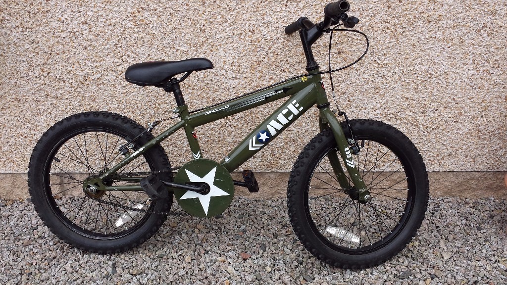 Halfords Apollo Ace Boys Bike Age 58 Years in Banchory