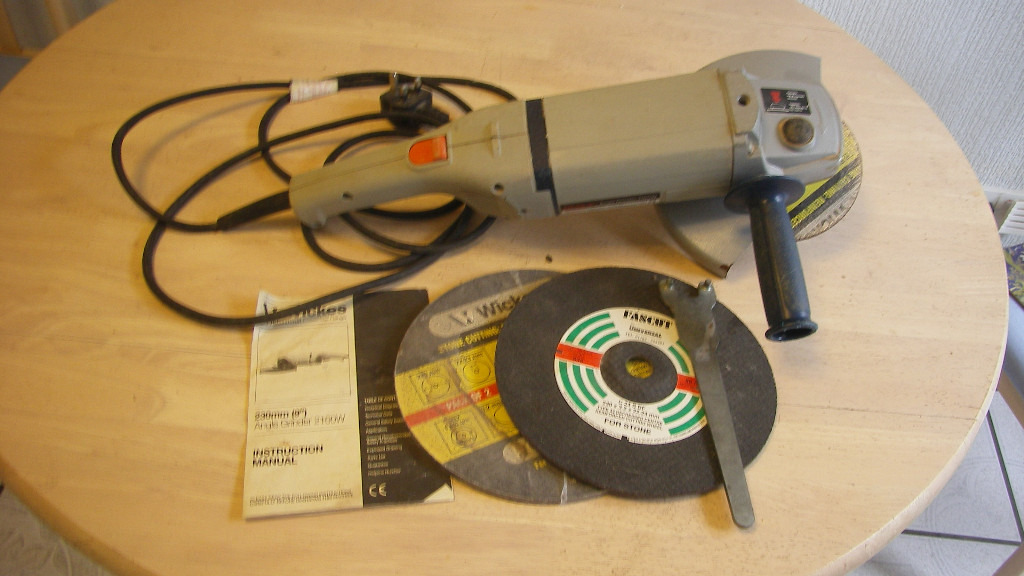 Wickes 230mm (9") Angle Grinder 2100w in Ferring, West Sussex Gumtree