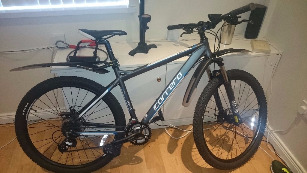 Carrera Vengeance Mens Bike 27.5”. Disc brakes, lock, Mud guards