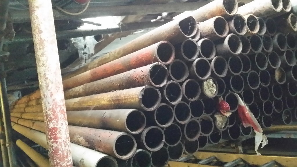 old scaffold tubes for sale 70p per foot, 21' . 16' .10' .6' .5' rough