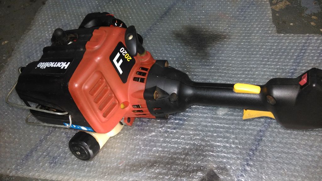 PETROL GRASS STRIMMER HOMELITE F2020 | in Swansea | Gumtree