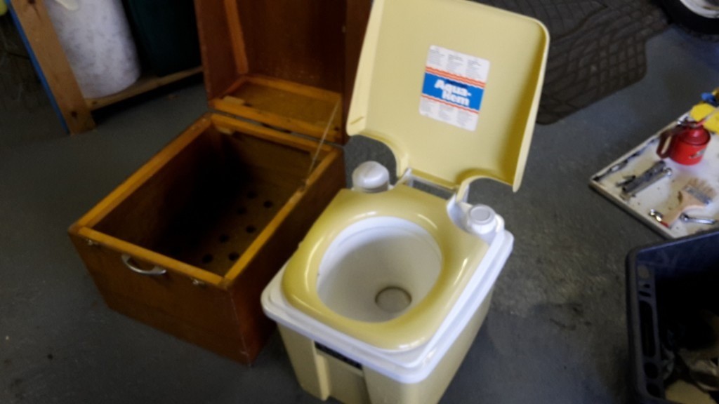THETFORD PORTA POTTI CAMPING TOILET + STORAGE BOX in Addlestone