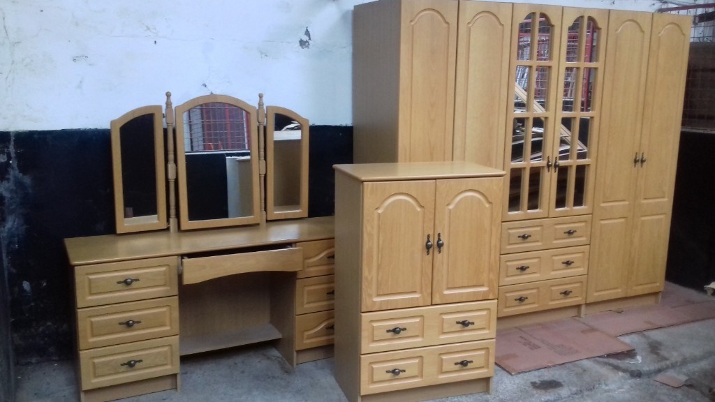 Lovely 3 piece oak effect bedroom furniture set | in ...