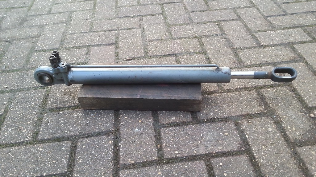 daf lf cab hydraulic lift ram/cylinder in Southampton, Hampshire