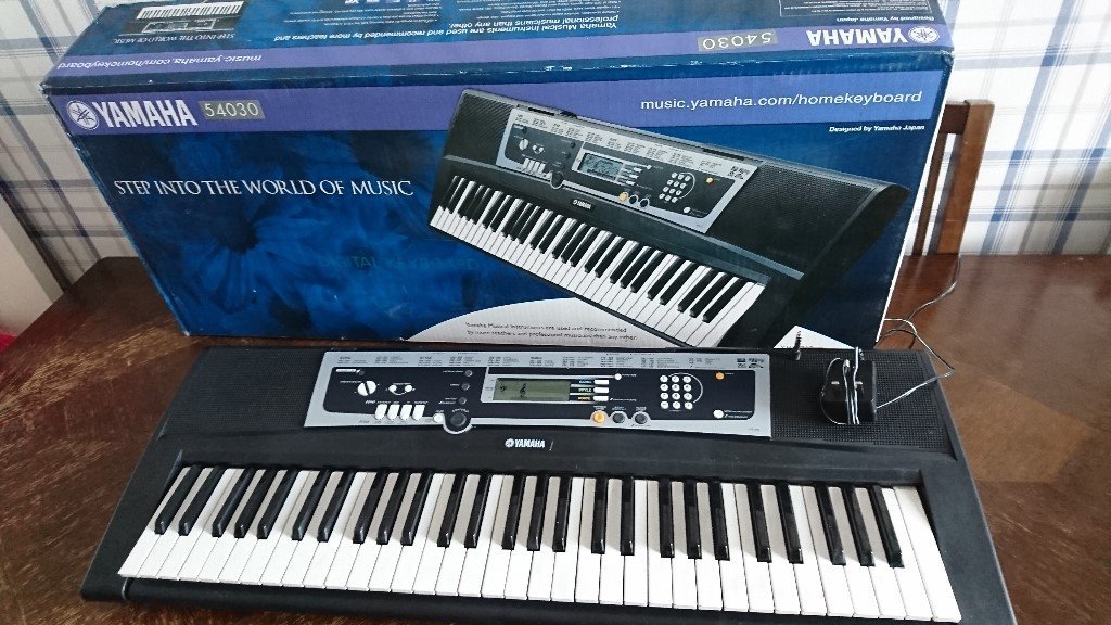 yamaha 54030 YPT210 digital keyboard, boxed with boxer supply and