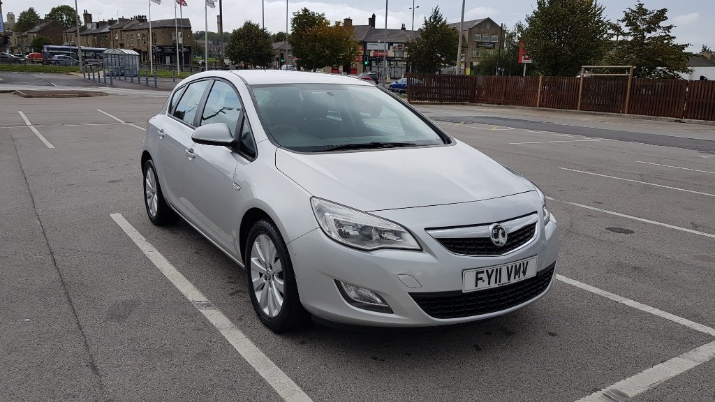 Vauxhall Astra 2011 1.7 CDTi Diesel ecoFLEX Exclusiv 5 Door Hatchback