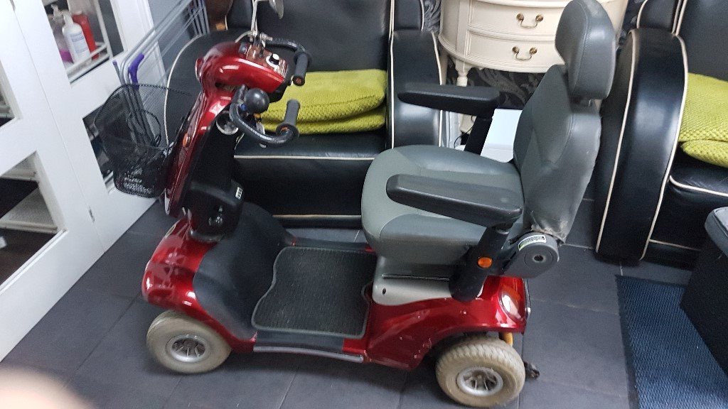 Used mobility scooter in excellent working condition, a few scratches