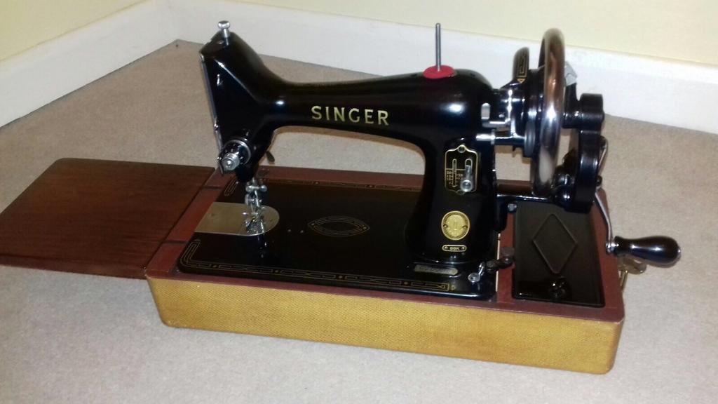 Antique Singer Sewing Machine pre 1920s excellent condition not a mark