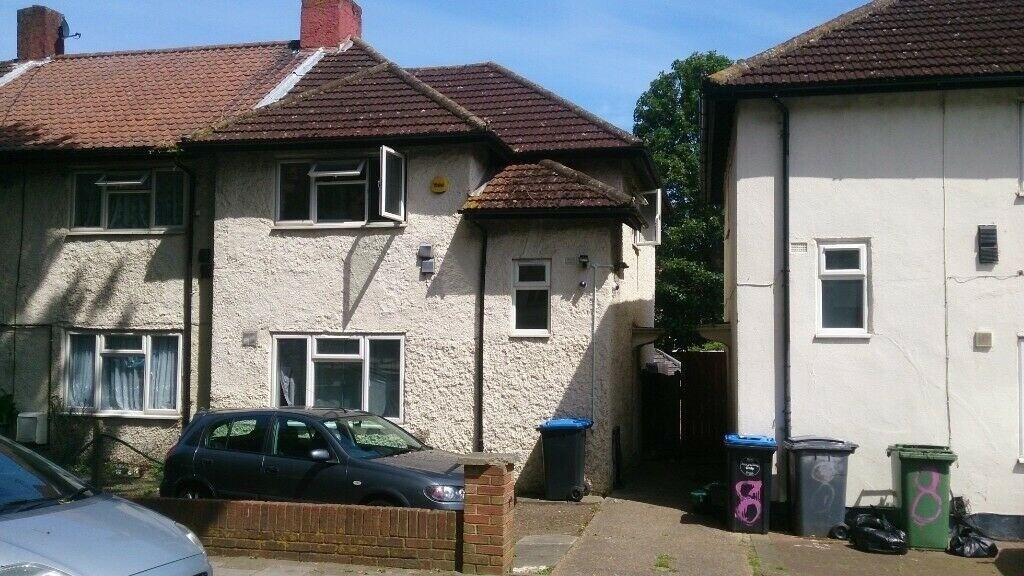 THREE BED SEMI DETACHED HOUSE IN BRENT PARK in Wembley 