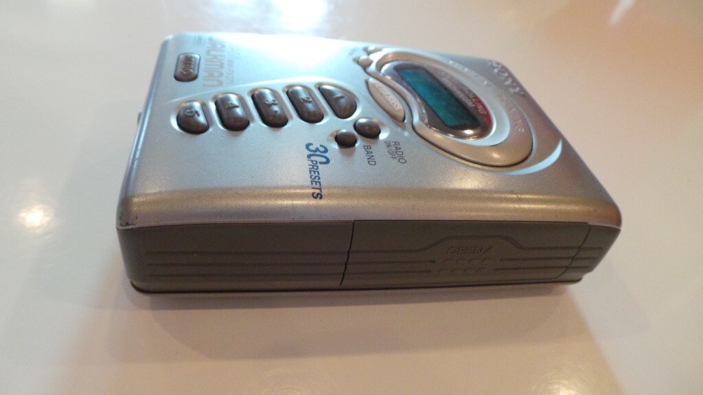 Sony Walkman WMFX271 Cassette Player FM/AM Radio Retro in