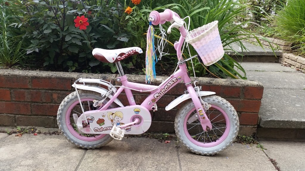 FREE Halfords Apollo Cupcake Girl's Children's Bike Age 35 Years. 12