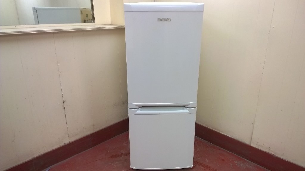 Beko Fridge Freezer 135cm high by 55cm wide for sale in Rutherglen