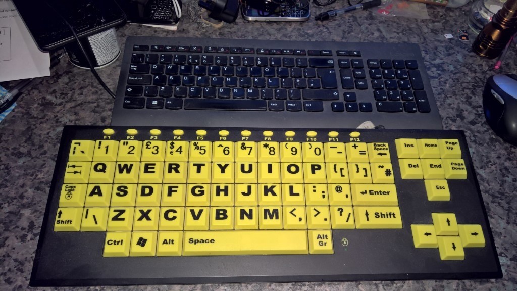 USB keyboard big keys ideal for kids and big fingers/poor eyesight in