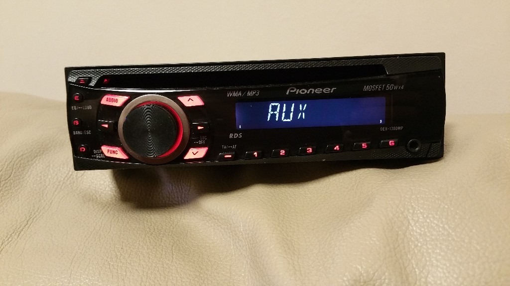 CAR HEAD UNIT PIONEER CD MP3 PLAYER WITH AUX AND RCA OUT 4 x 50 WATT