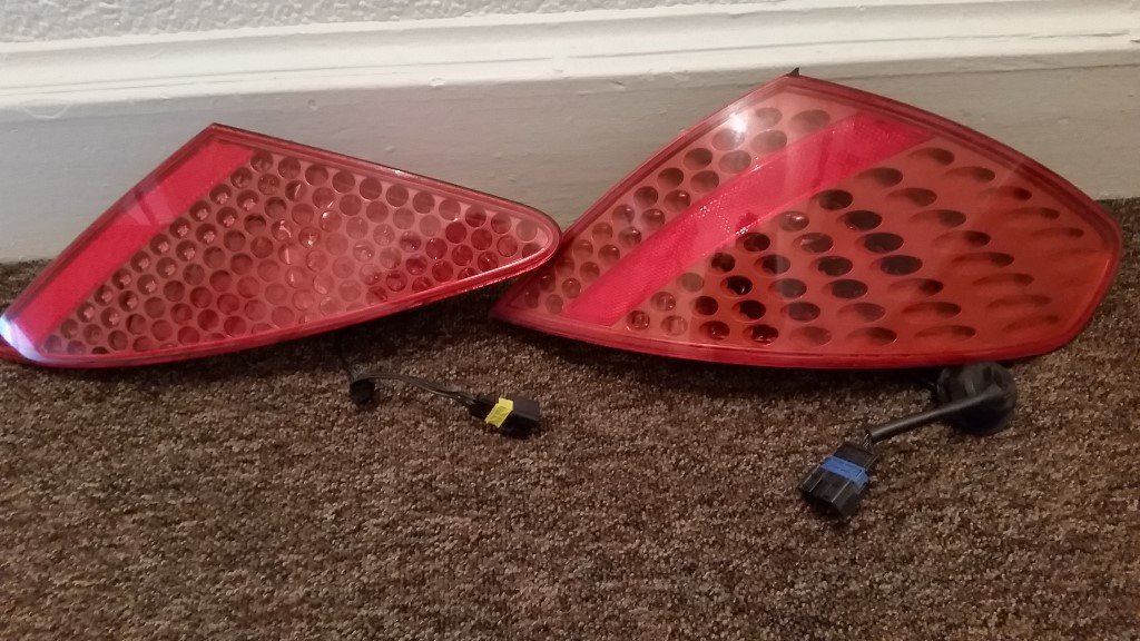 peugeot 307 cc 05 reg 2.0 litre petrol rear brake lights (driver side