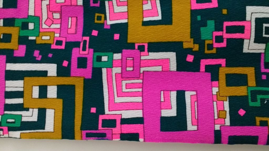 VTG Abstract Hawaiian Bark-Weave Geometric Neon Cotton Fabric 42