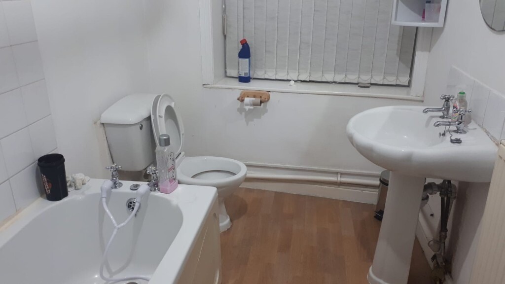 Flat Tolet in Rochdale, Manchester Gumtree