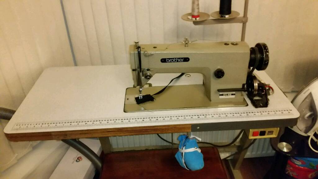 Brother B755 mk3 industrial sewing machine in good and fully working