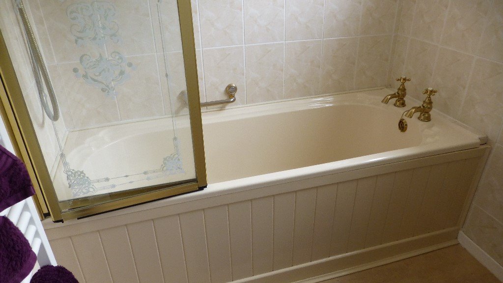 Cream Bathroom Suite in Stirchley, Shropshire Gumtree
