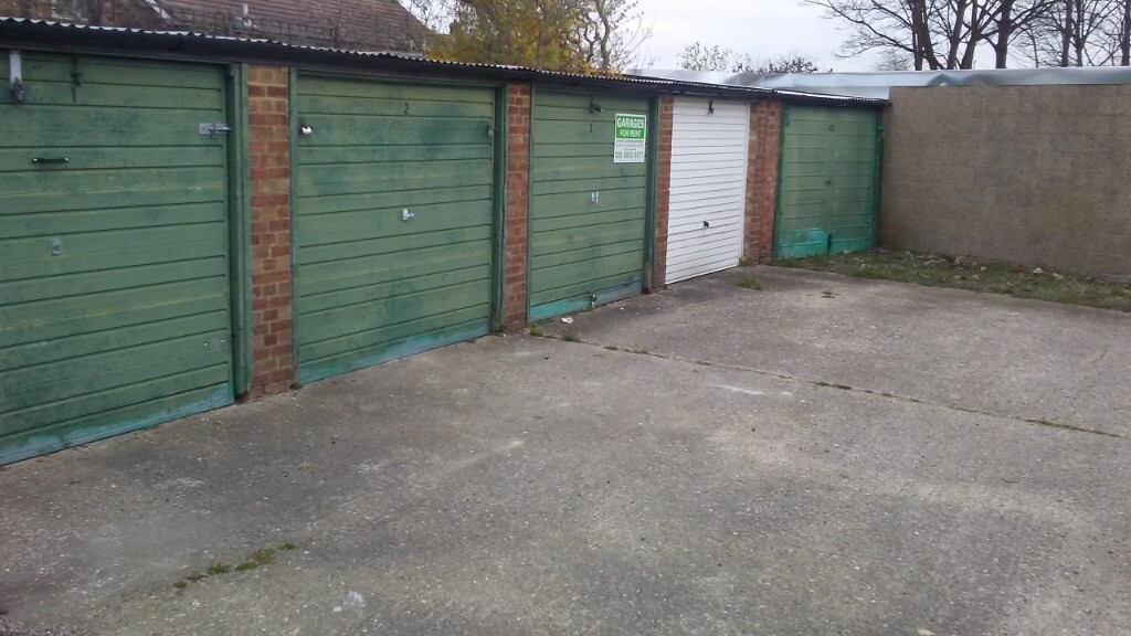 CHEAP SECURE GARAGE FOR RENT, 24/7, STORAGE, IDEALLY LOCATED IN