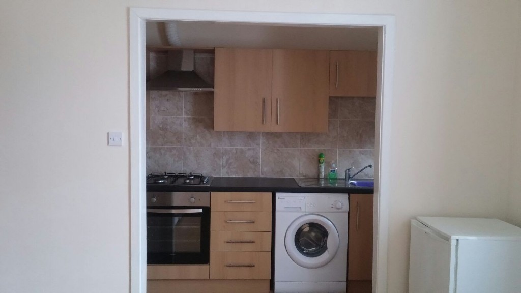 RENOVATED GROUND FLOOR ONE BEDROOM FLAT MUST BE VIEWED NEWMILNS