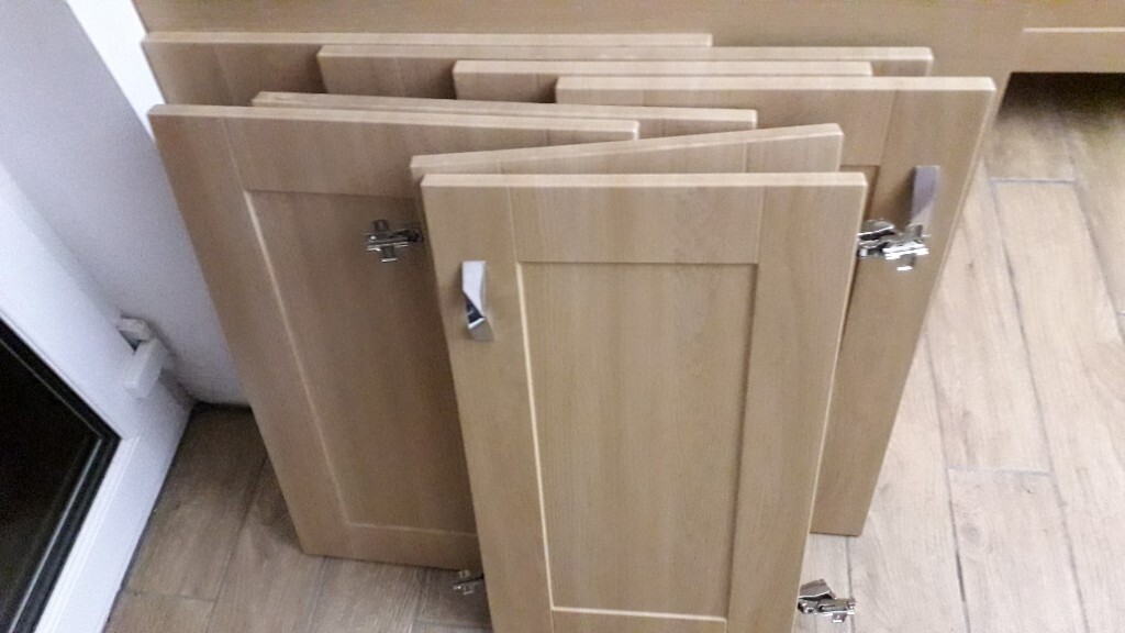 10 Kitchen Cabinet Doors 72cm high with handles - Howdens ...