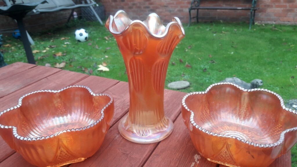 ANTIQUE ORANGE GLASS VASE AND BOWLS SET. in Lincoln, Lincolnshire