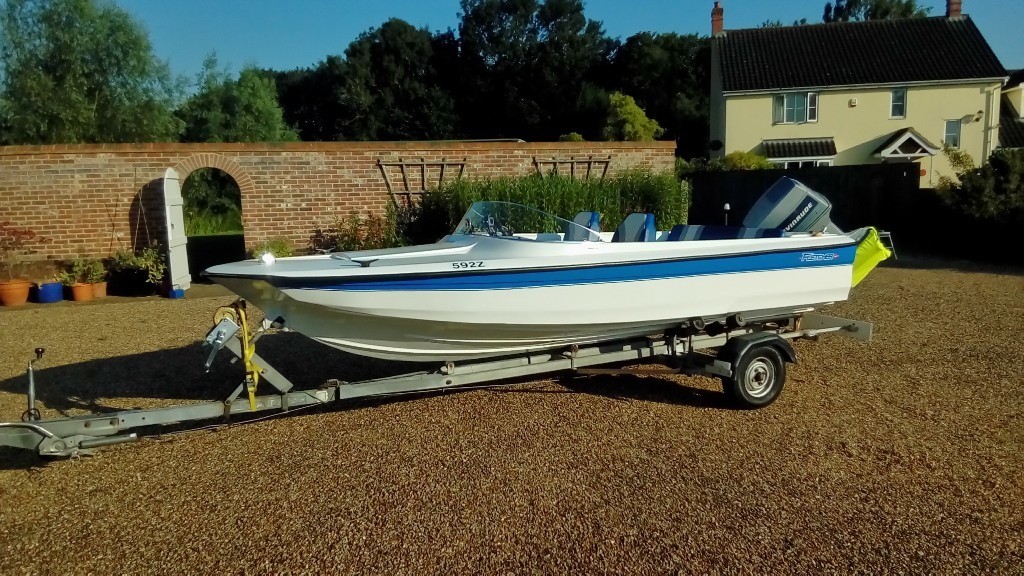 Fletcher Arrow Speedboat with 70hp Evinrude and galvanised trailer