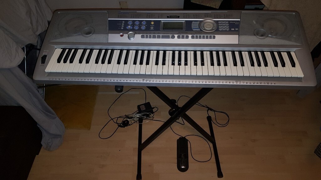 Yamaha DGX200 Portable Grand Piano Keyboard Great Condition Lots of