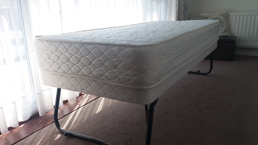 Single trundle bed with fold down legs. suitable for child or small