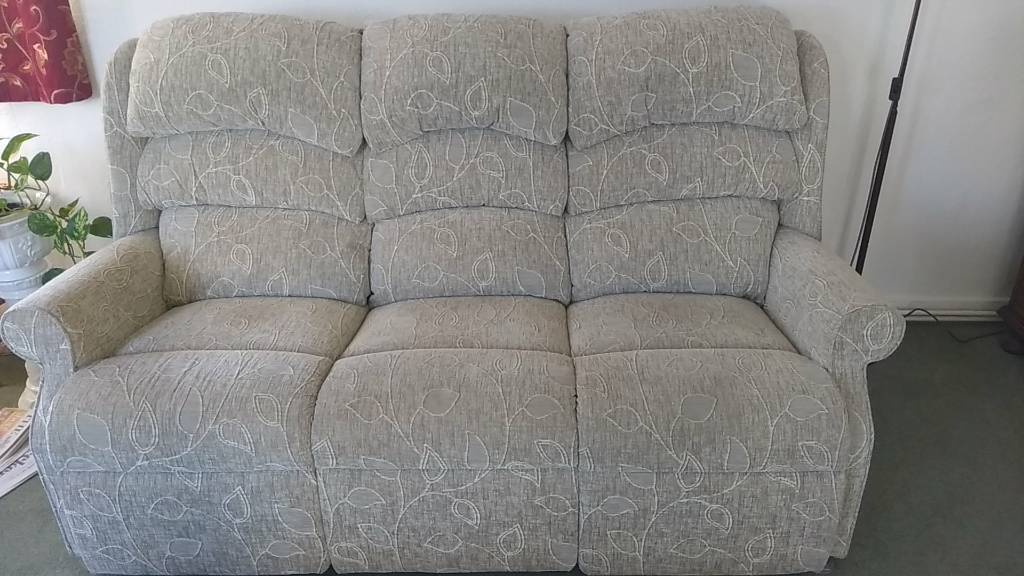 HSL suite. 3seater sofa and 2 electric recliner/riser chairs. in