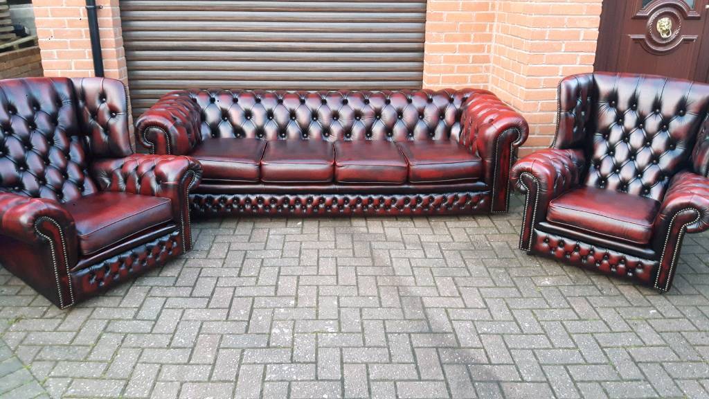 CHESTERFIELD SUITE BY CONNOLLY LEATHER EXCELLENT CONDITION!BARGAIN