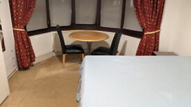Massive King Size Bedroom with All Bills £650 & £675