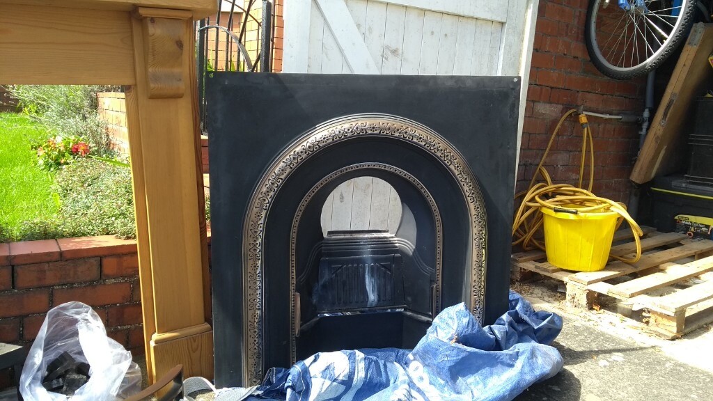 Cast iron fireplace / coal effect gas fire / solid pine surround in