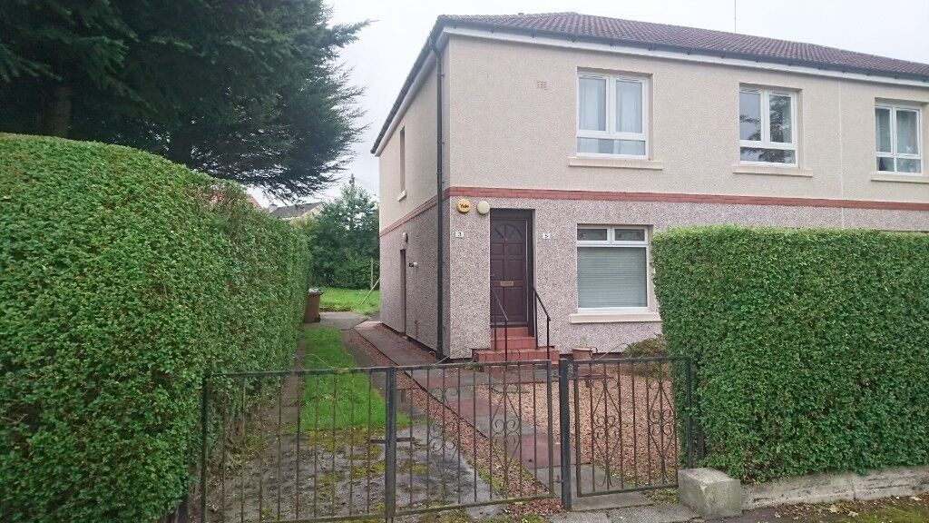 2 bedroom upper cottage flat in Cardonald in Hillington 