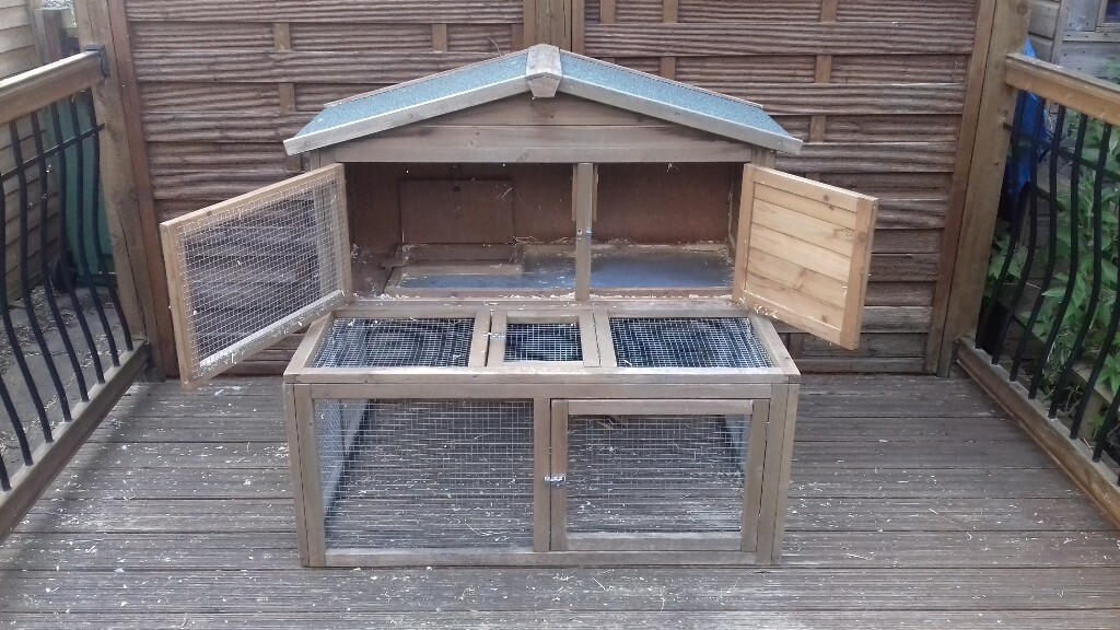 Two tier outdoor rabbit hutch with run EXCELLENT condition in