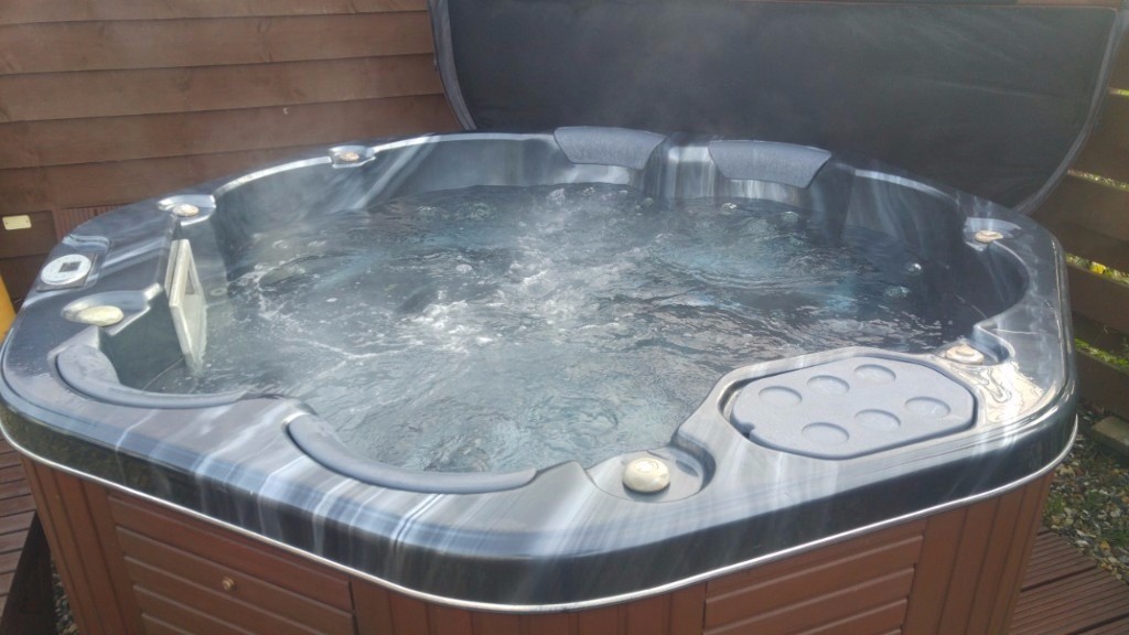 Hot Tub for sale Montego Bay Octagonal 8 seats in Bicester