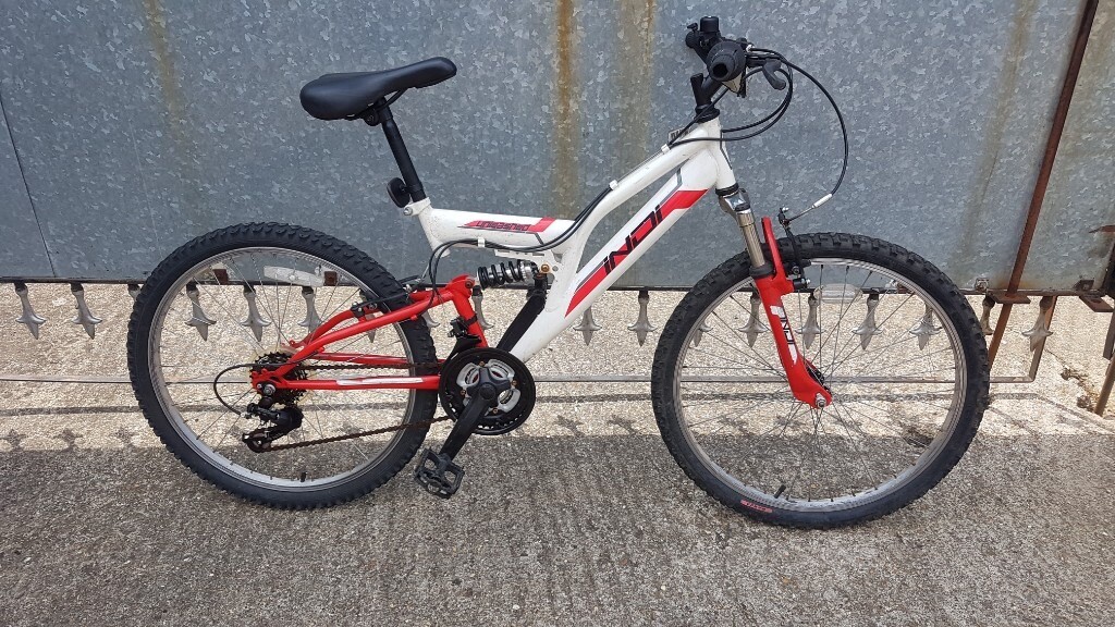 Indi Unleashed White Red 24 inch wheel childs full 