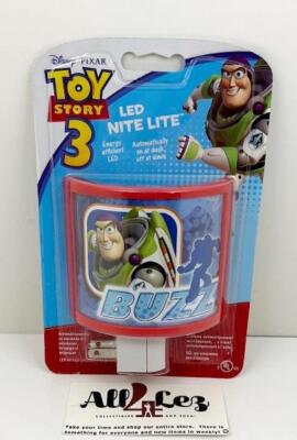 TOY STORY 3 ''BUZZ LIGHTYEAR'' NIGHT LITE LED LIGHT DISNEY ~ NEW